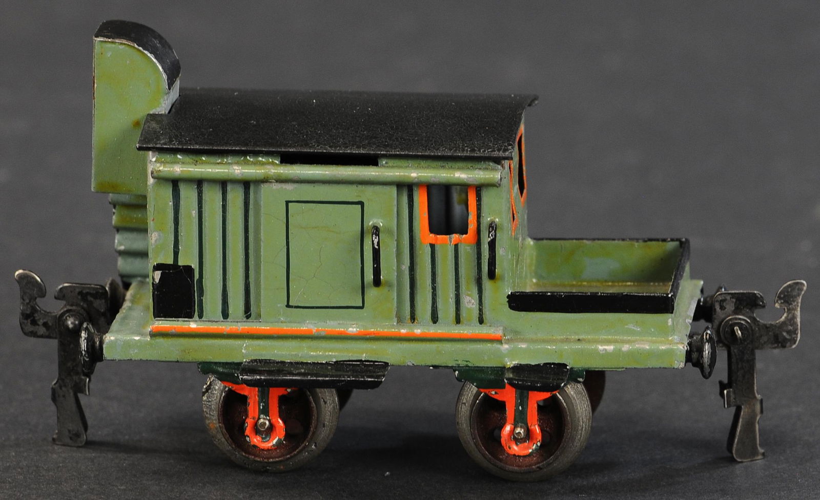MARKLIN TOOL MAINTENANCE CAR: 70. MARKLIN TOOL MAINTENANCE CAR | Hand painted, Gauge 0, circa 1904, catalog #1827, rare tool and maintenance car, early version with curved roof over guard's hut, open gondola portion at one end and