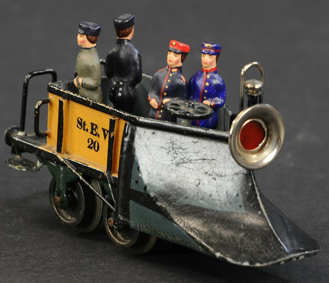 MARKLIN SNOW PLOW CAR: 72. MARKLIN SNOW PLOW CAR | Hand painted, Gauge 0, circa 1906, catalog #1888, desirable snow plow car, features headlamp to guide the way through blizzards, brake wheel in case things get too hairy, a