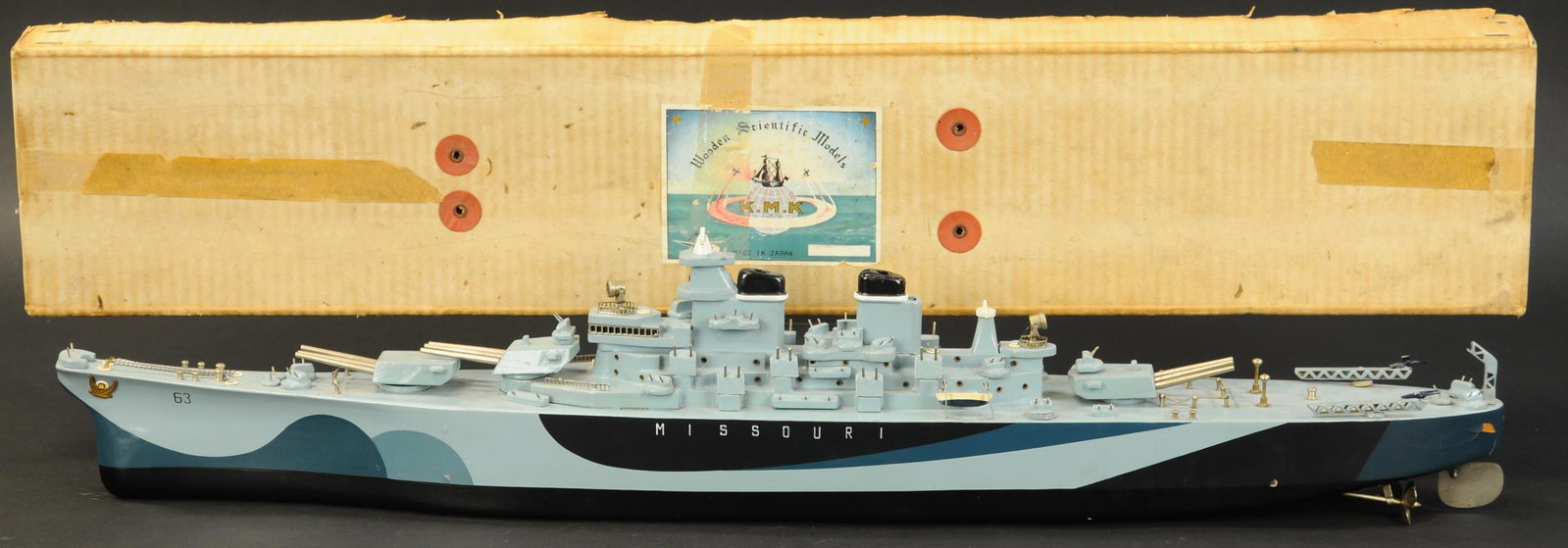 BOXED KMK TOKYO JAPAN BATTLESHIP MISSOURI: 246. BOXED KMK TOKYO JAPAN BATTLESHIP MISSOURI | A detailed model of this historic craft, the last battleship built by the United States, battery operated with twin props and searchlights, top portion