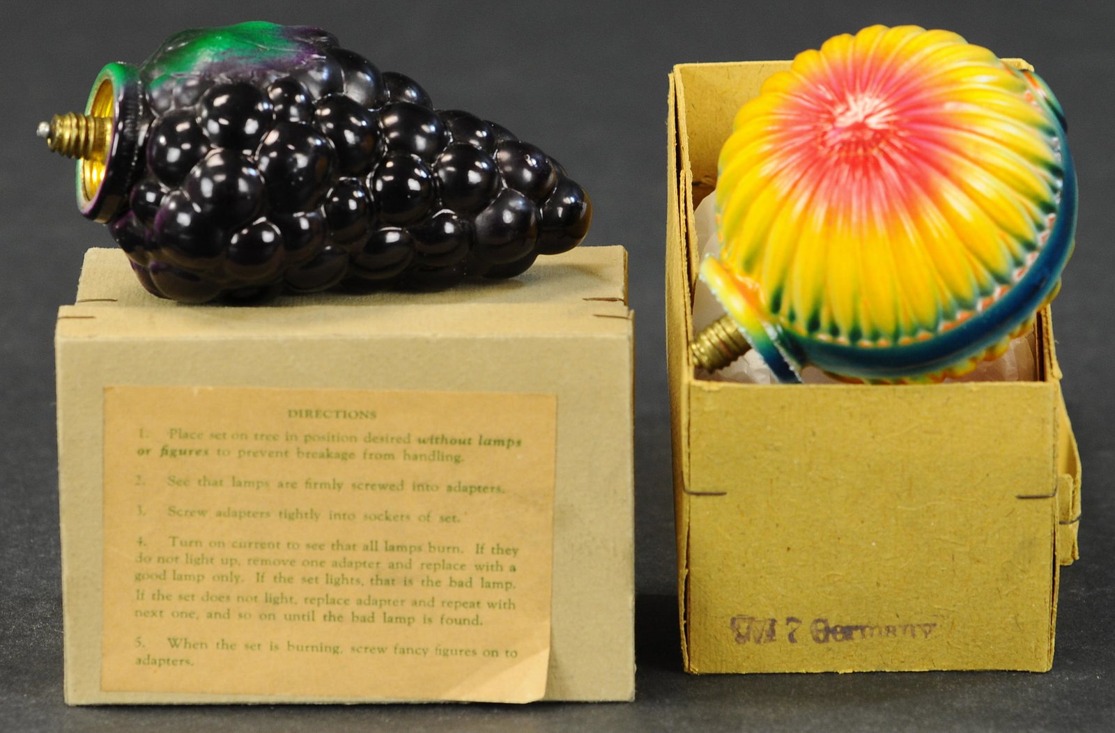 TWO RARELY SEEN CHRISTMAS LIGHTS: 606. TWO RARELY SEEN CHRISTMAS LIGHTS | Germany, bunch of grapes and sunburst, both still packed in original boxes. | Sunburst 3", grapes 4". | (Excellent Condition) | $400 - $800