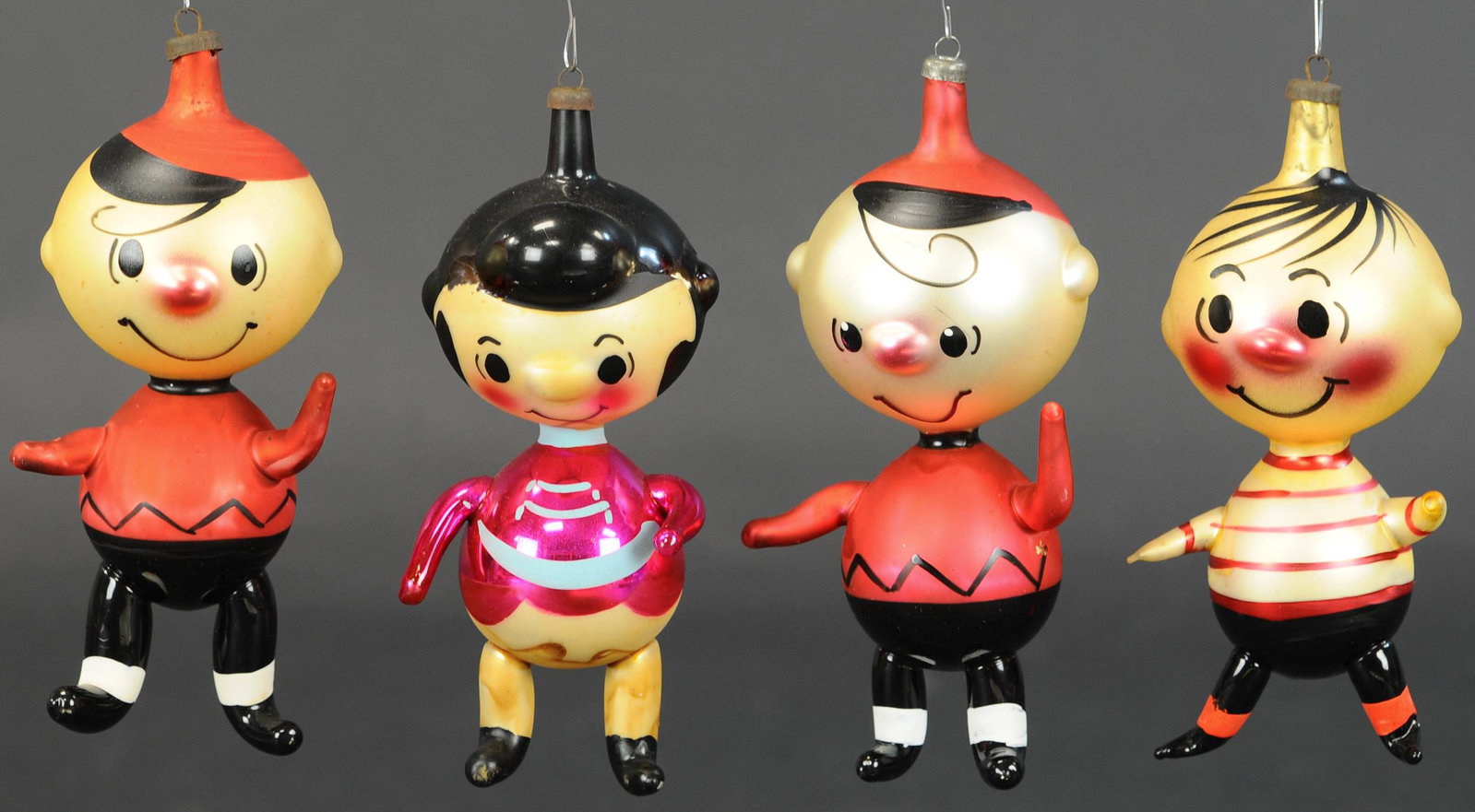 CHARLIE BROWN & THE PEANUTS GANG ITALIAN GLASS: 641. CHARLIE BROWN & THE PEANUTS GANG ITALIAN GLASS | ORNAMENTS Some of the earlier Italian ornaments depicting the Peanuts cartoon children. | 4"-5" height. | Lucy has some light staining near base, 