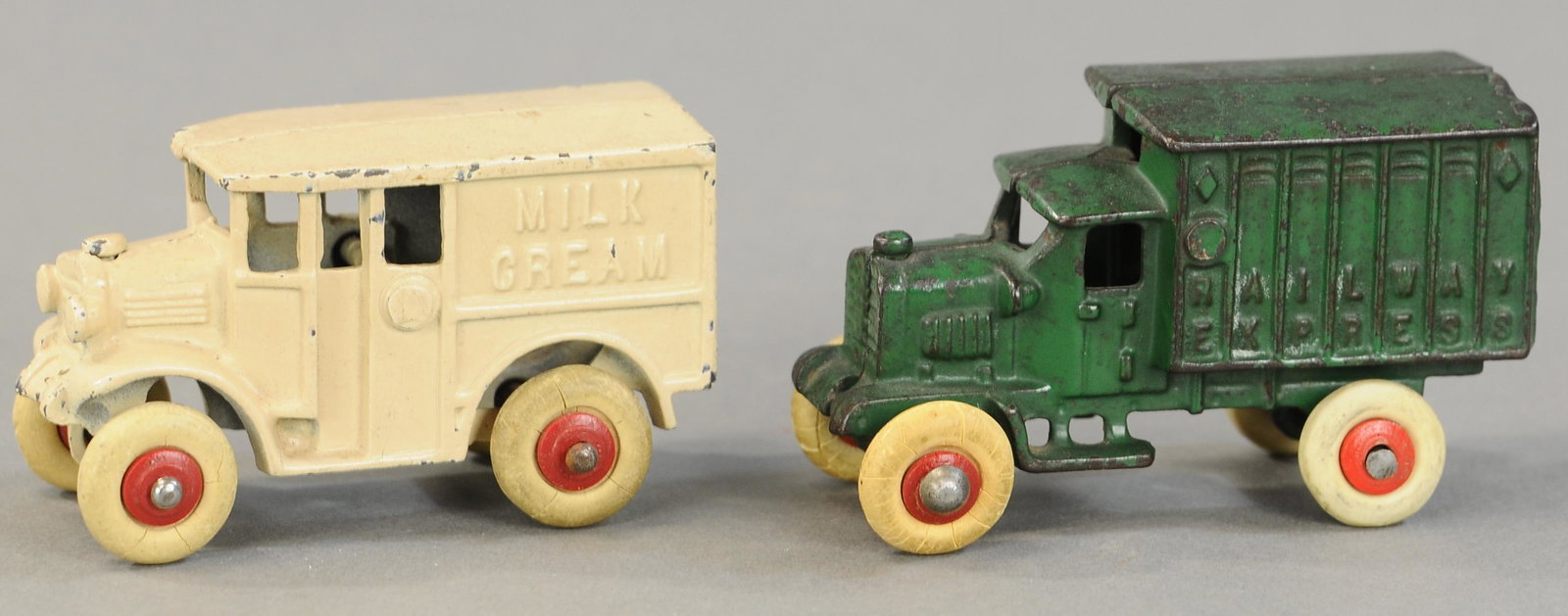 TWO HUBLEY RAILWAY EXPRESS & MILK TRUCKS: 250. TWO HUBLEY RAILWAY EXPRESS & MILK TRUCKS | 4" l. | Green railway express truck has two replaced wheels, overall (Exc Cond.) | $300 - $500