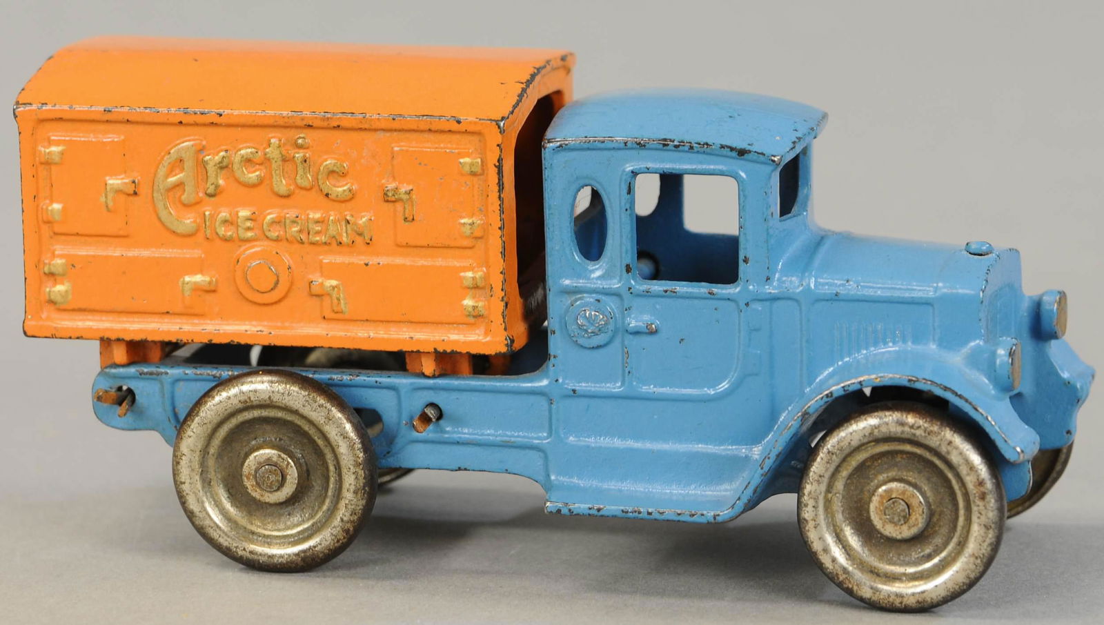 KILGORE ARCTIC ICE CREAM TRUCK: 362. KILGORE ARCTIC ICE CREAM TRUCK | 8" l. | Orange body is repainted, truck in (Exc. Cond.) | $300 - $500