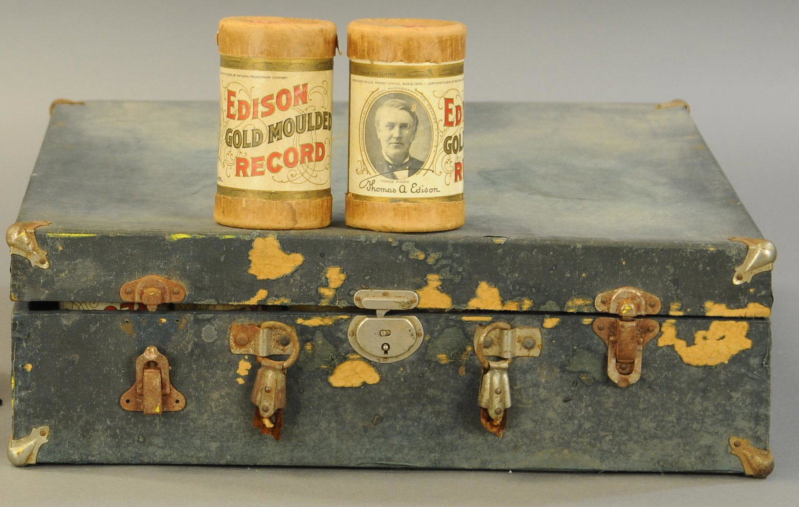 EDISON CYLINDER RECORD CASE W/RECORDS: 532. EDISON CYLINDER RECORD CASE W/RECORDS | 17" | (Fair Cond.) | $50 - $150