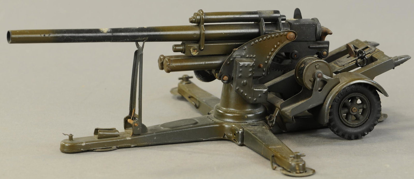 LINEOL 8.8 MOBILE FLAK GUN: 1382. LINEOL 8.8 MOBILE FLAK GUN | Includes removable transportation carriage, 1936-1940 production, 7cm series. 12" l. | (Exc. Cond.) | $300 - $500