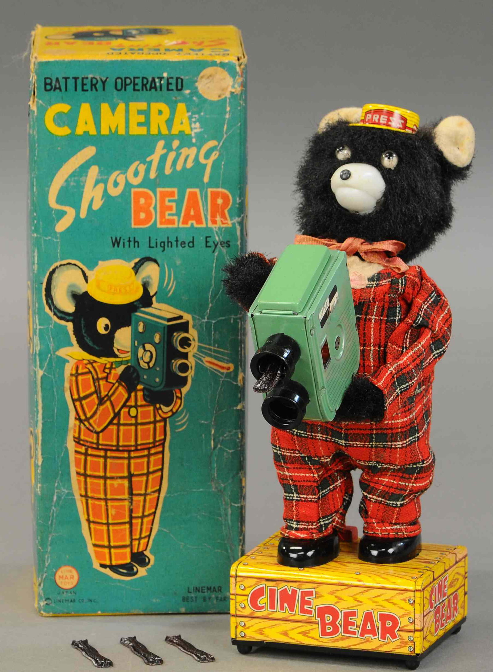 LINEMAR CAMERA SHOOTING BEAR: 1528. LINEMAR CAMERA SHOOTING BEAR | 10.5" h. | Box has minor crushing, includes four original worms, (VG Cond.) | $400 - $600