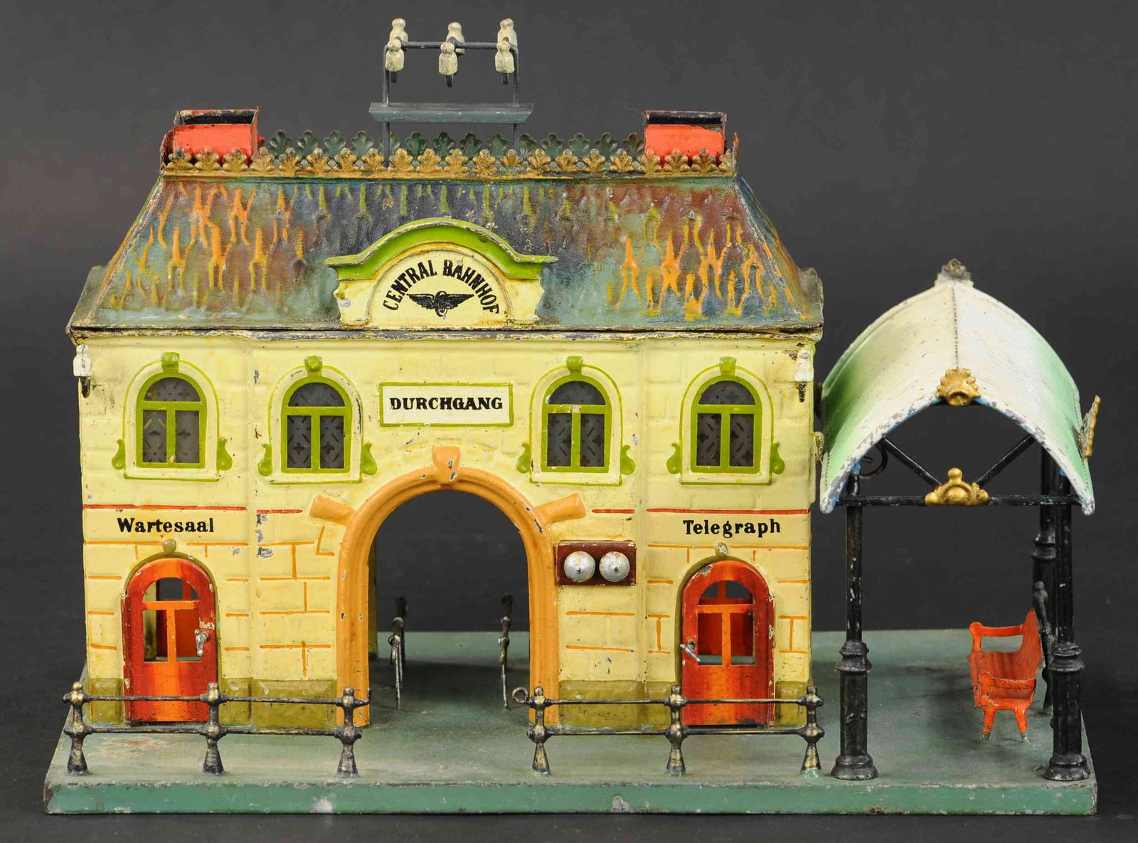 MARKLIN 2641/0 CENTRAL STATION WITH CANOPY: 2122. MARKLIN 2641/0 CENTRAL STATION WITH CANOPY | O gauge, handsome station features familiar building style on larger base with side awning overhang. 14" x 8" | Missing some glass window inserts, te