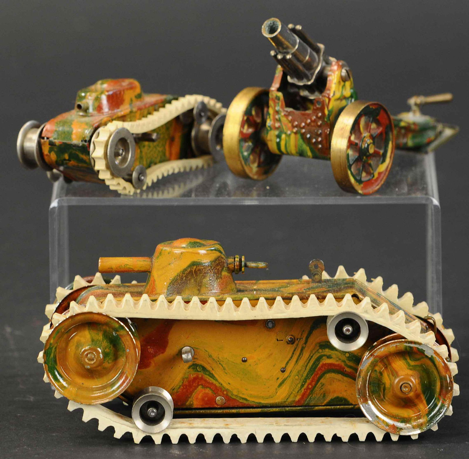 THREE MARKLIN CAMOUFLAGED ACCESSORIES: 2186. THREE MARKLIN CAMOUFLAGED ACCESSORIES | 3.75" - 6.5" l. | Small tank is missing one rubber tread, overall (Excellent Condition) | $400 - $600 | Provenance: Sam Downey Collection.