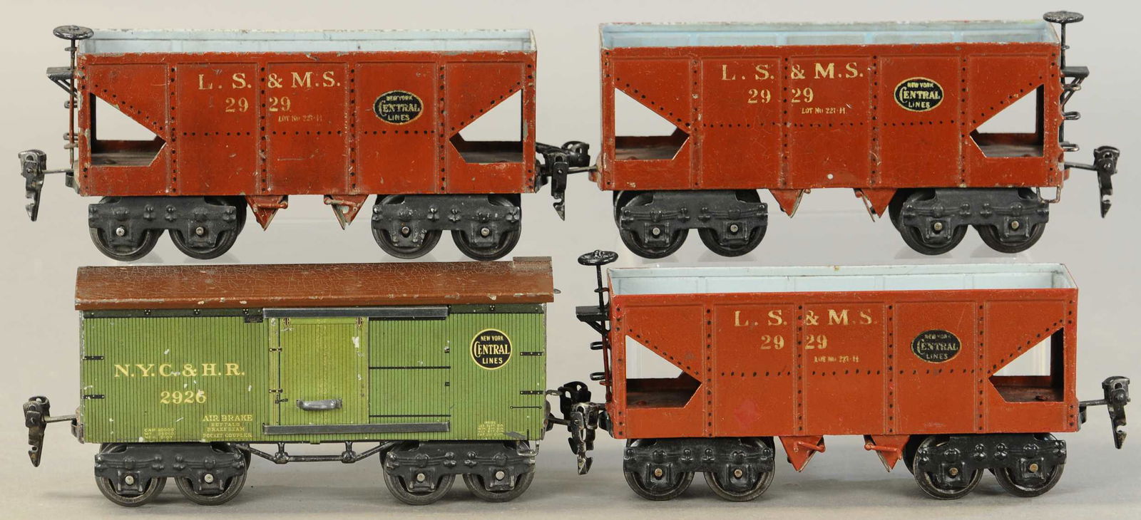 GROUP OF MARKLIN U.S. MARKET FREIGHT CARS: 2265. GROUP OF MARKLIN U.S. MARKET FREIGHT CARS | Gauge O. 7" l. | Very minor touch-up to one hopper car, otherwise in (Excellent Condition) | $400 - $600 | Provenance: Sam Downey Collection.