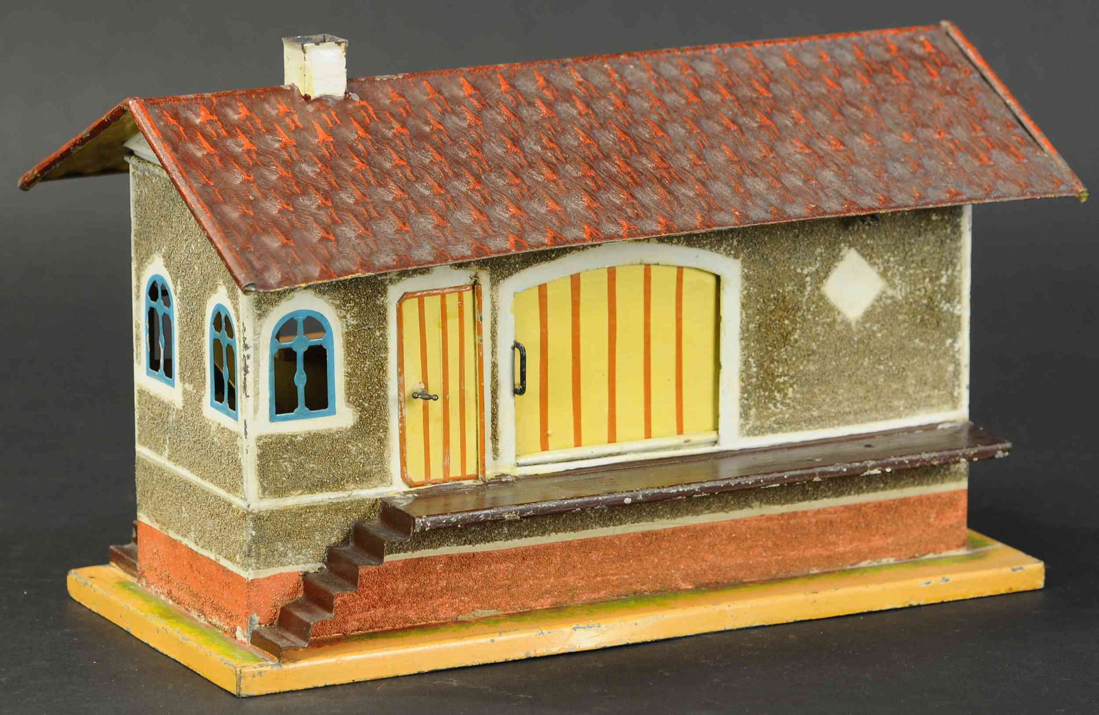 MARKLIN STUCCO FINISH FREIGHT STATION: 2268. MARKLIN STUCCO FINISH FREIGHT STATION | Gauge, 1. 12" x 6" | Missing one crane, overall in (Exc. Cond.) | $800 - $1,200 | Provenance: Sam Downey Collection.