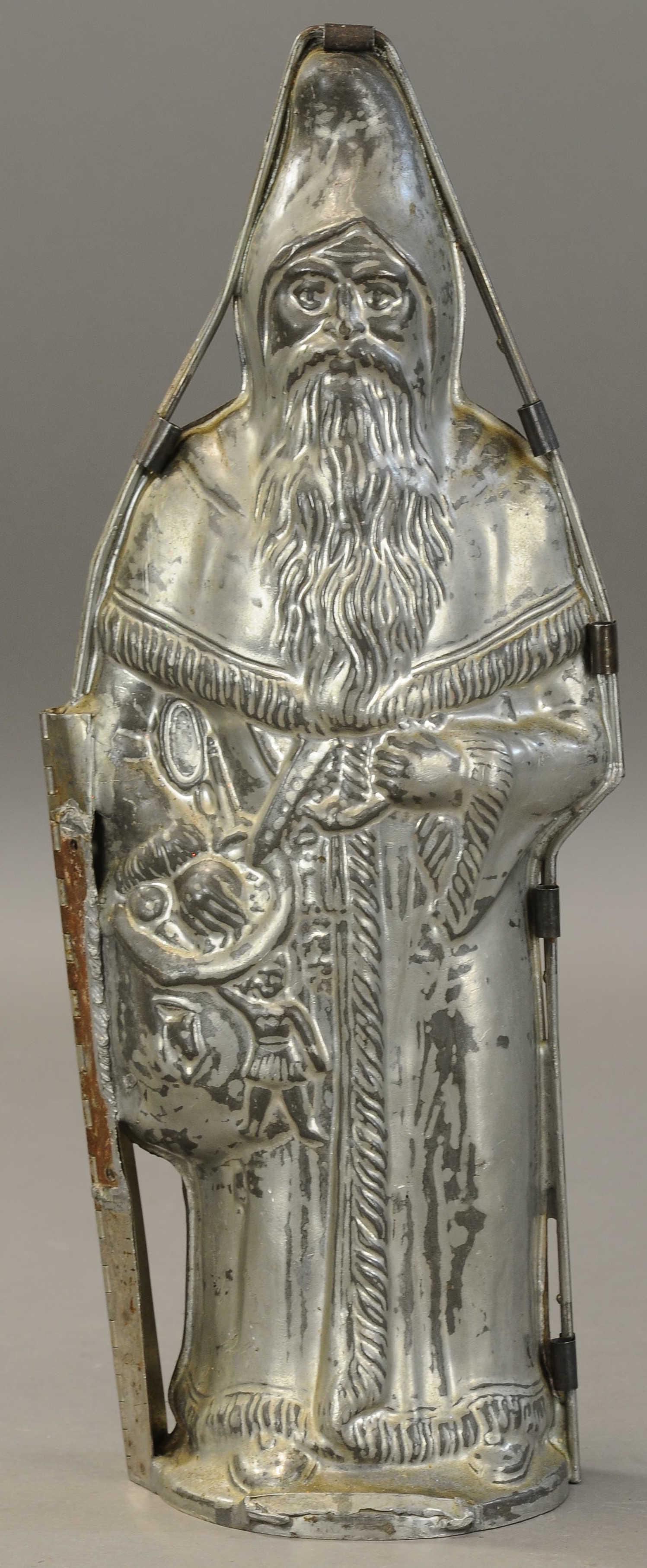 LARGE SANTA CHOCOLATE MOLD: 283. LARGE SANTA CHOCOLATE MOLD| 20" l.| All Original Condition.| $200 - $400