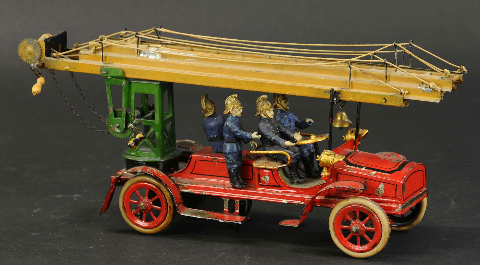 GUNTHERMANN FIRE LADDER TRUCK (1 of 3)