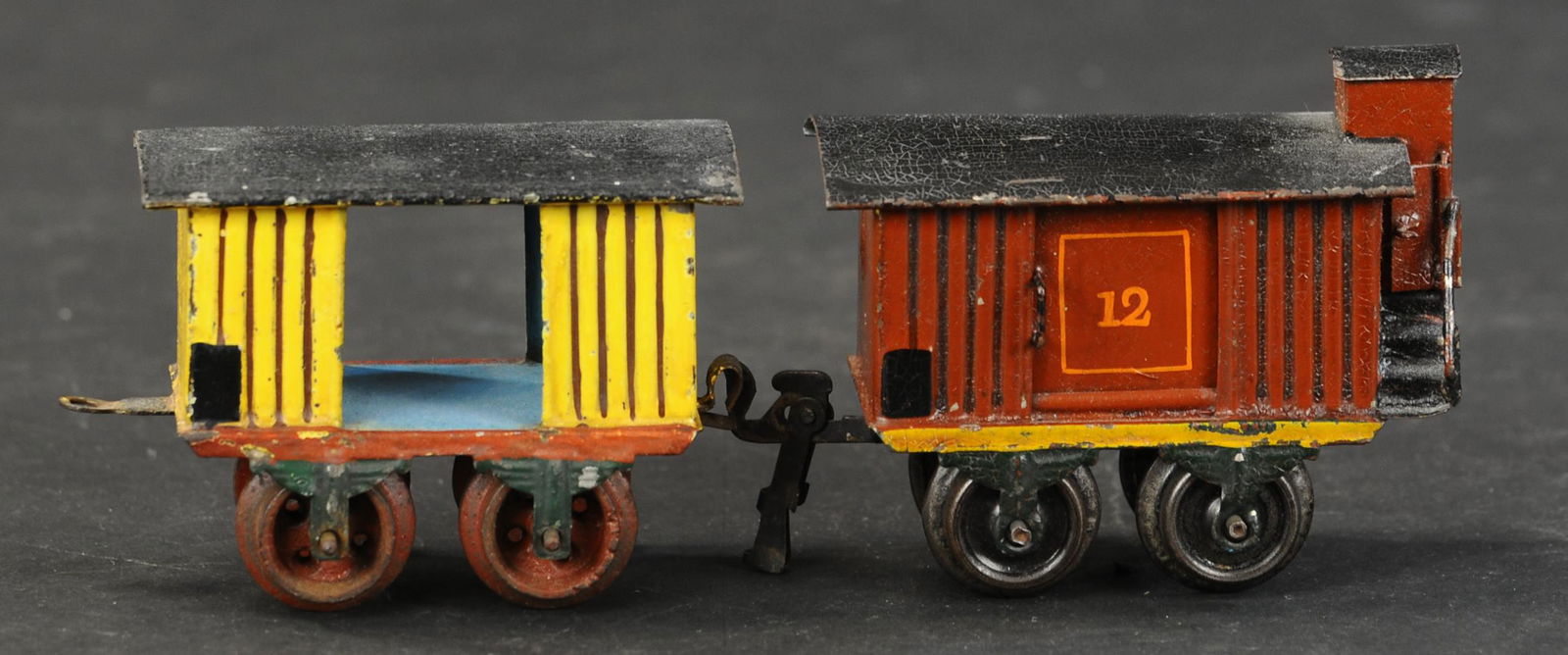 PAIR OF EARLY MARKLIN FREIGHT CARS (1 of 4)