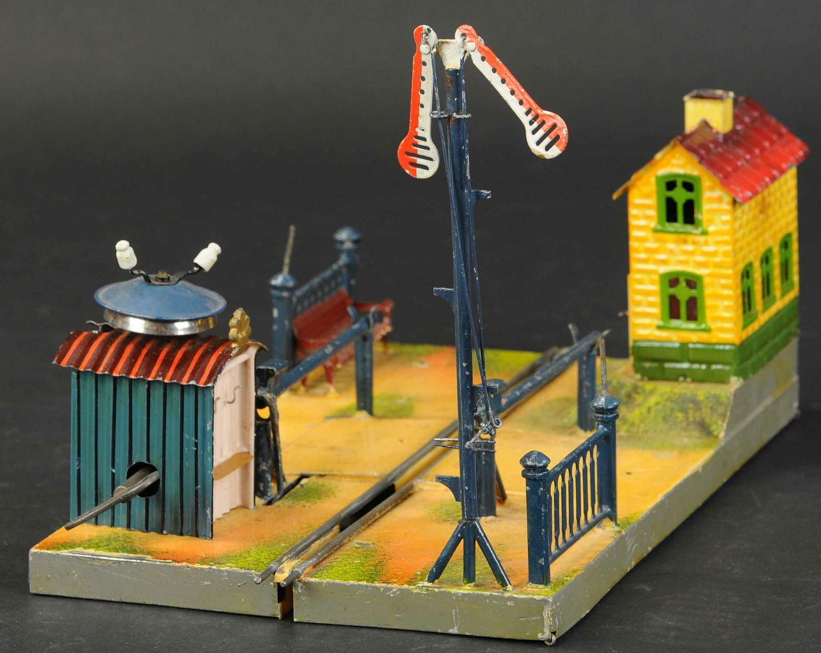 EARLY MARKLIN MECHANICAL RAILROAD CROSSING (1 of 4)