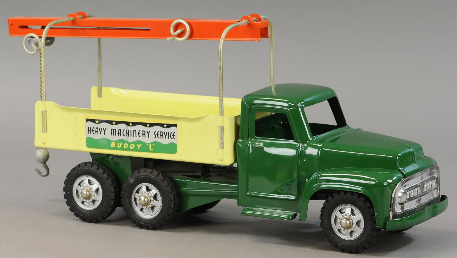 BUDDY L HEAVY MACHINERY SERVICE TRUCK: 124. BUDDY L HEAVY MACHINERY SERVICE TRUCK | 23" l. | All Original Condition. | $125 - $250