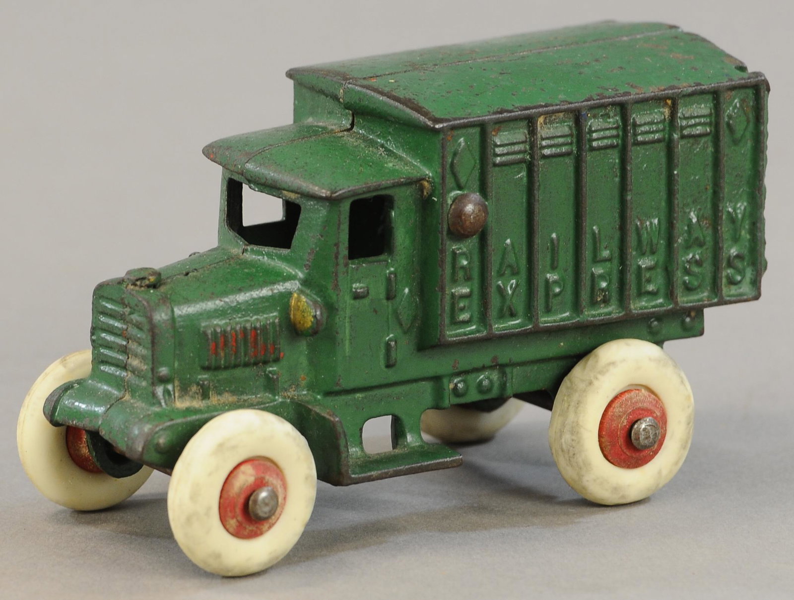 MEDIUM HUBLEY RAILWAY EXPRESS TRUCK: 290. MEDIUM HUBLEY RAILWAY EXPRESS TRUCK | 5" l. | Rubber tires are replaced, paint in All Original Condition. | $200 - $400