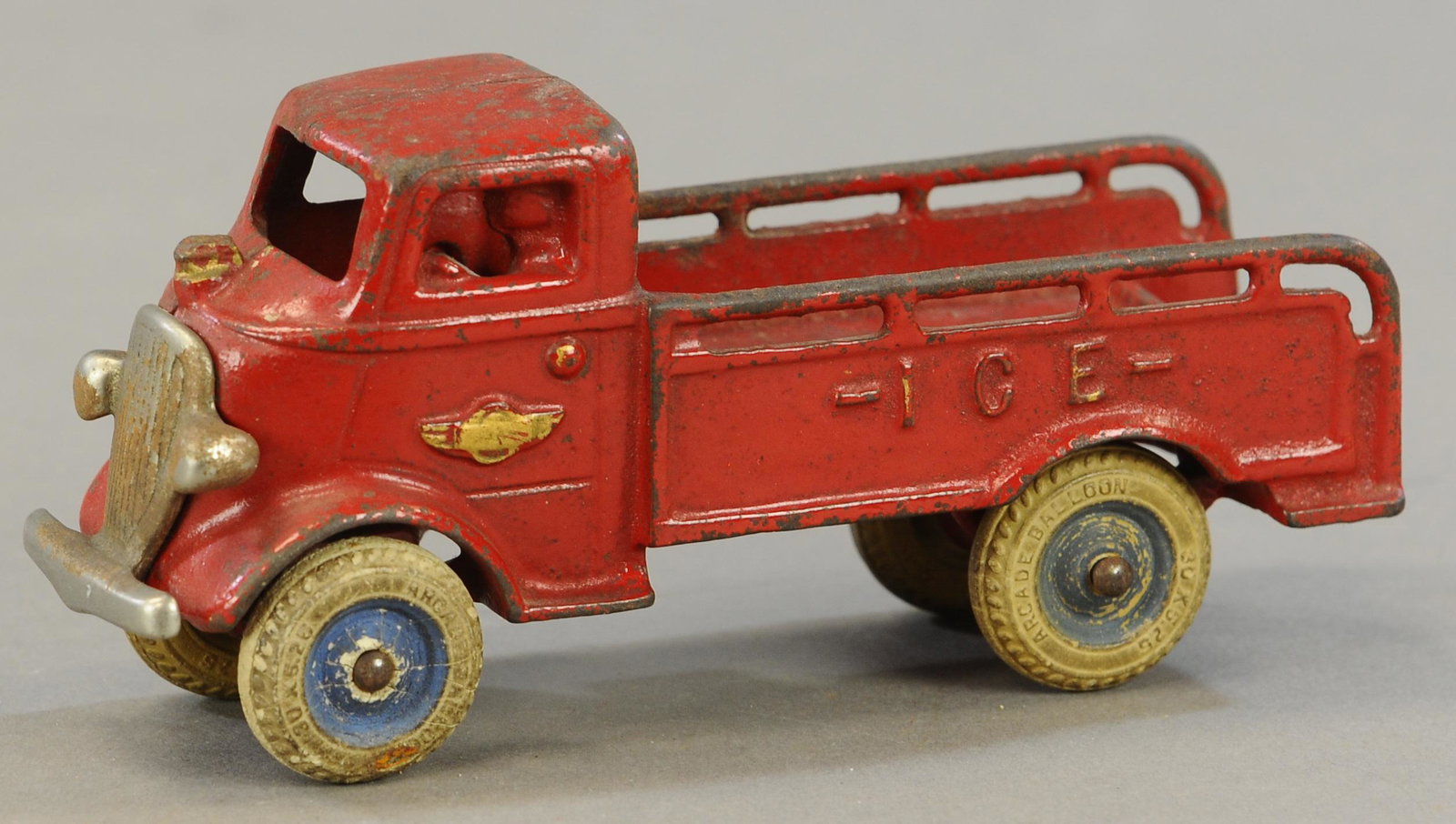 ARCADE ICE TRUCK: 335. ARCADE ICE TRUCK | 7" l. | All Original Condition. | $150 - $300