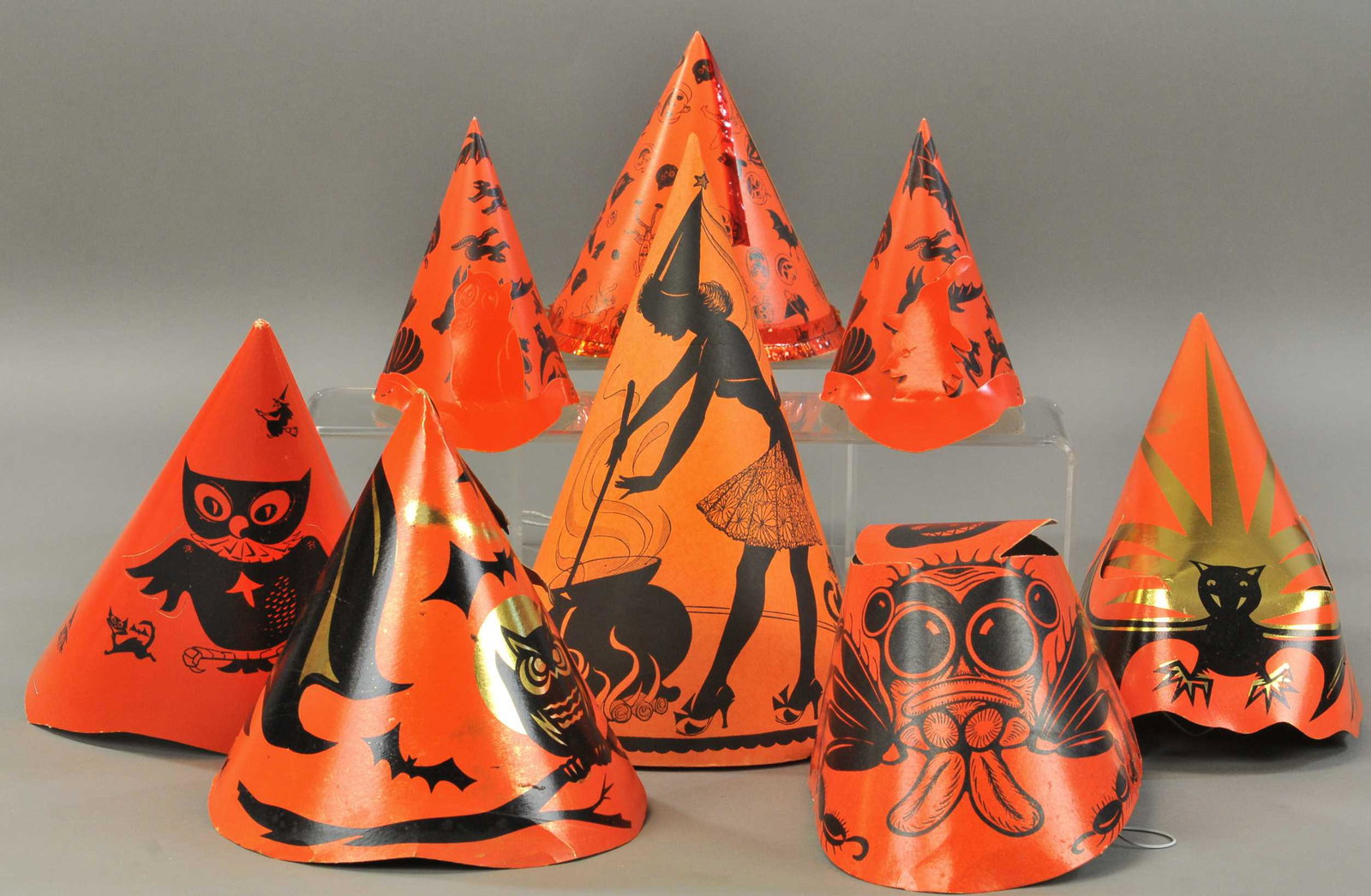 GROUPING OF HALLOWEEN PARTY HATS: 378. GROUPING OF HALLOWEEN PARTY HATS | 6" - 11" h. | (Exc. Cond.) | $75 - $150