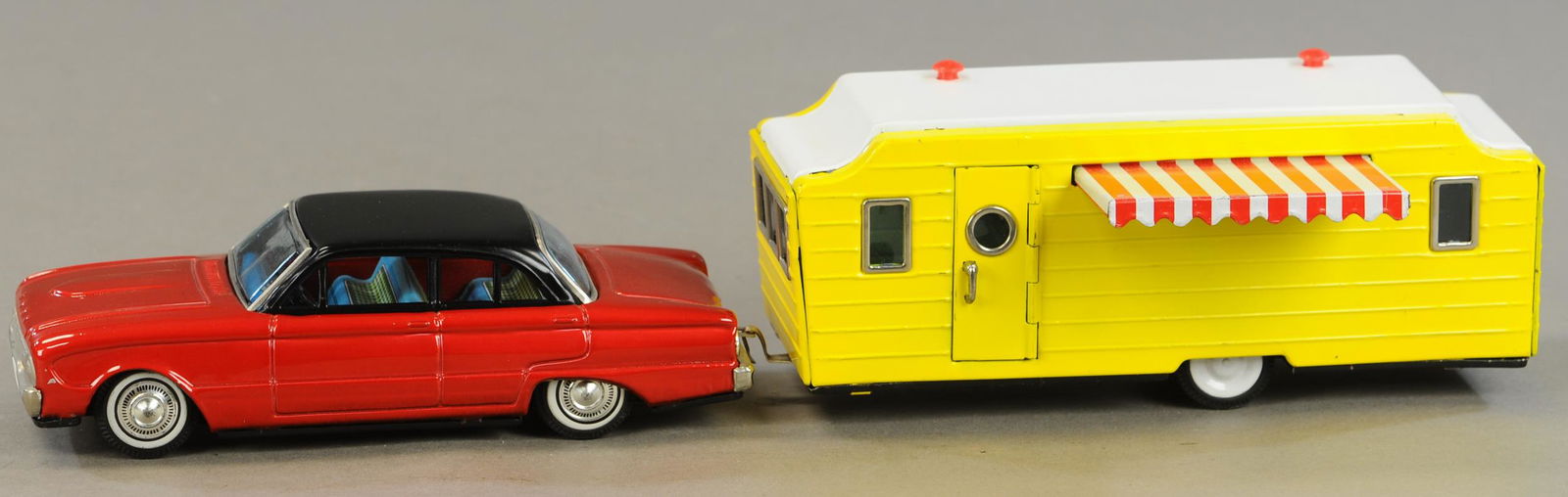 BANDAI JAPAN FORD FALCON W/ TRAILER (1 of 3)