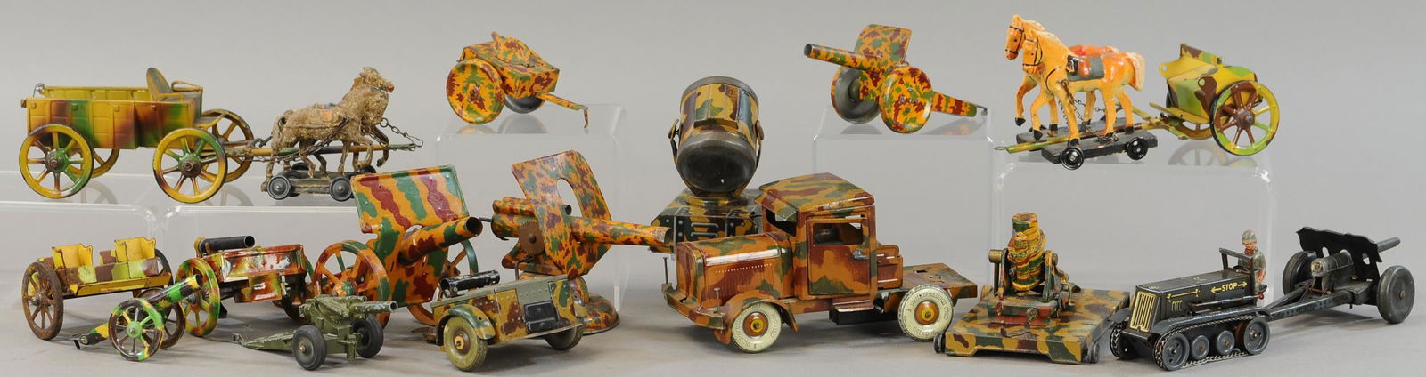 ASSORTED TINPLATE MILITARY PIECES (1 of 3)