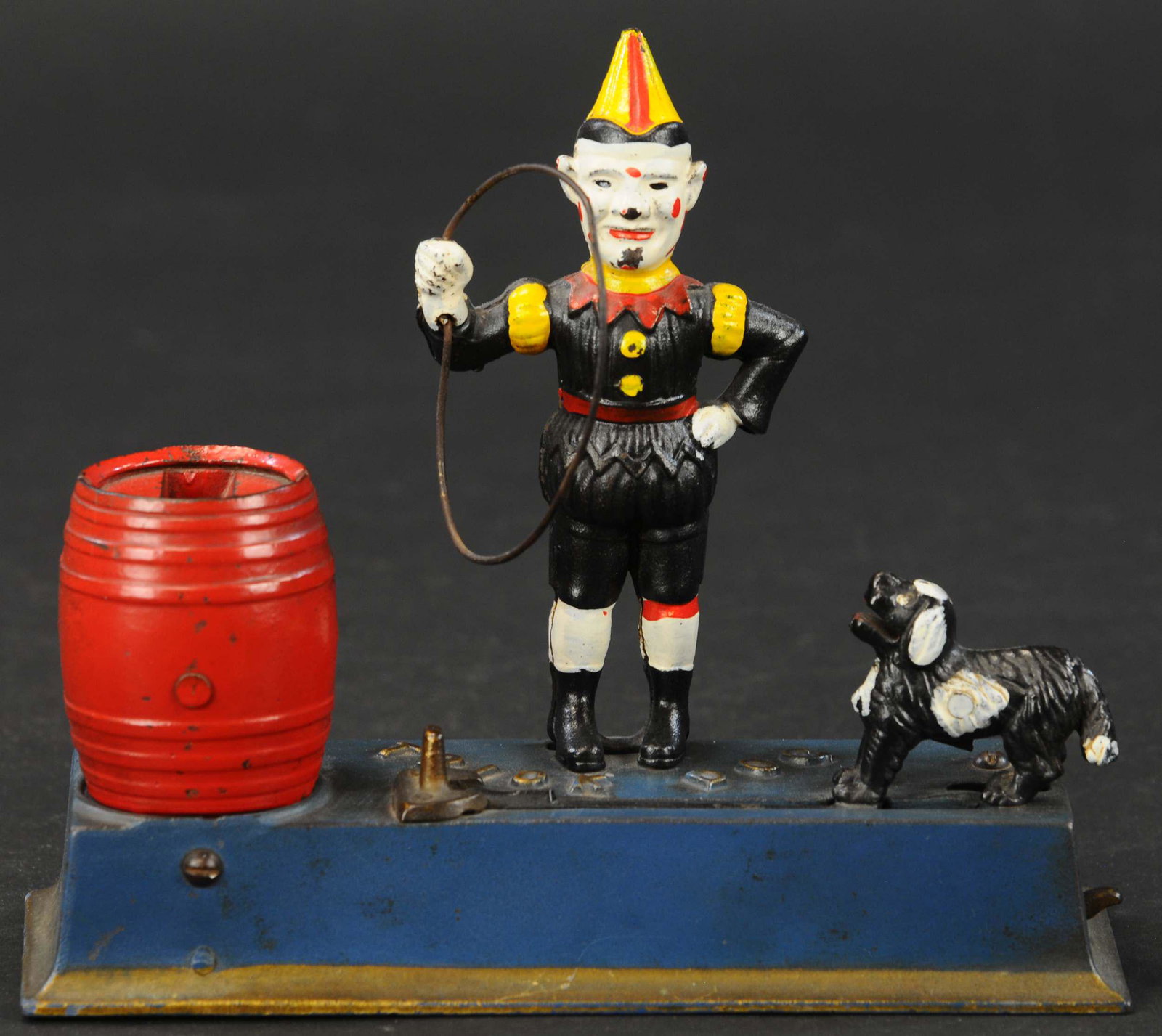 HUBLEY TRICK DOG MECHANICAL BANK: 228. HUBLEY TRICK DOG MECHANICAL BANK | Strong paint on this example. | (Excellent to Pristine Condition) | $400 - $600