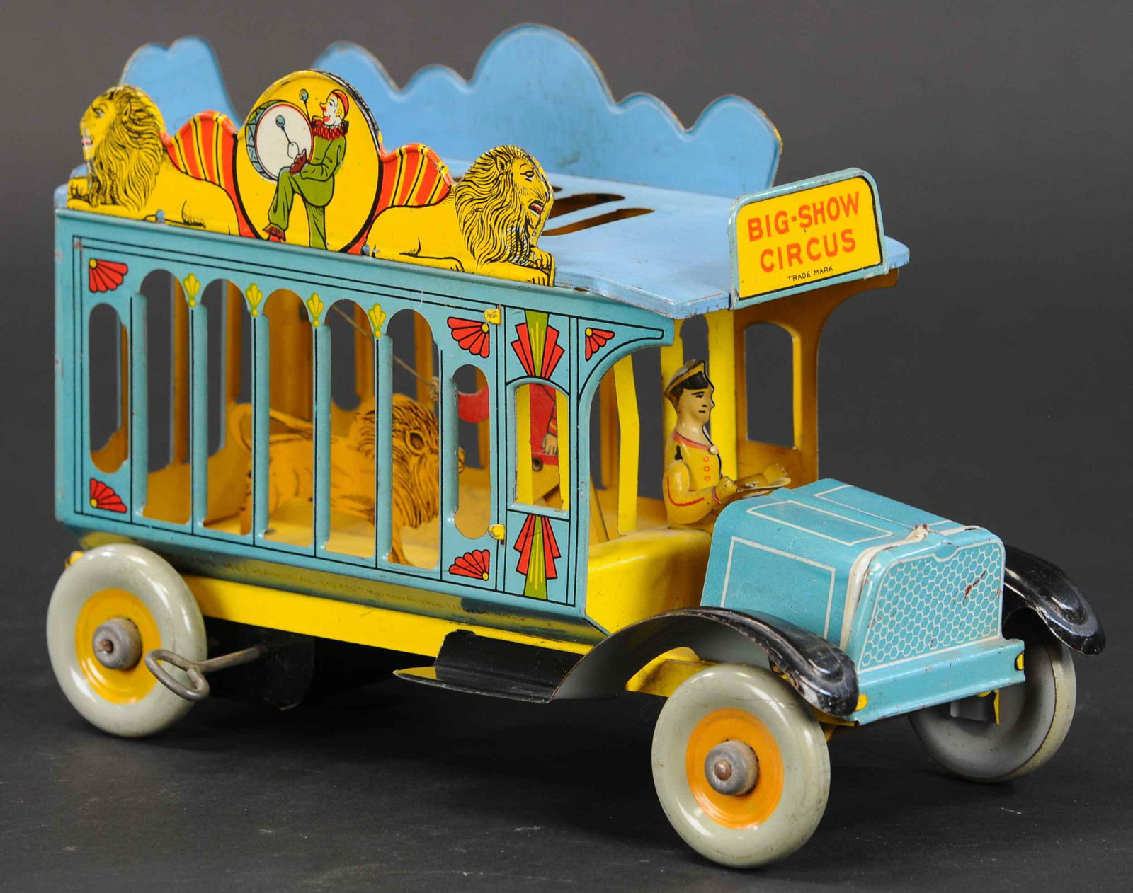 STRAUSS BIG SHOW CIRCUS TRUCK: 512. STRAUSS BIG SHOW CIRCUS TRUCK | One of the more interesting Strauss autos, colorful litho and clever design. | 11" l. | (Excellent to Pristine Condition) | $400 - $600