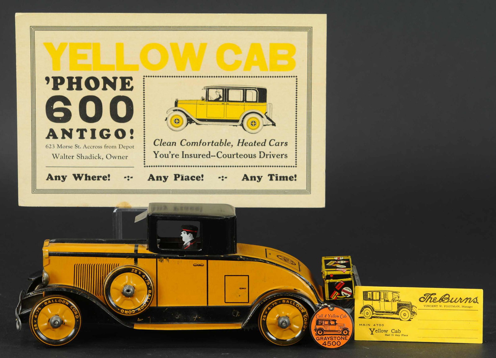 MARX YELLOW COUPE W/ ACCESSORIES: 516. MARX YELLOW COUPE W/ ACCESSORIES | 12" l. | A couple of minor scratches near luggage rack, otherwise in (Pristine Condition) | $300 - $400