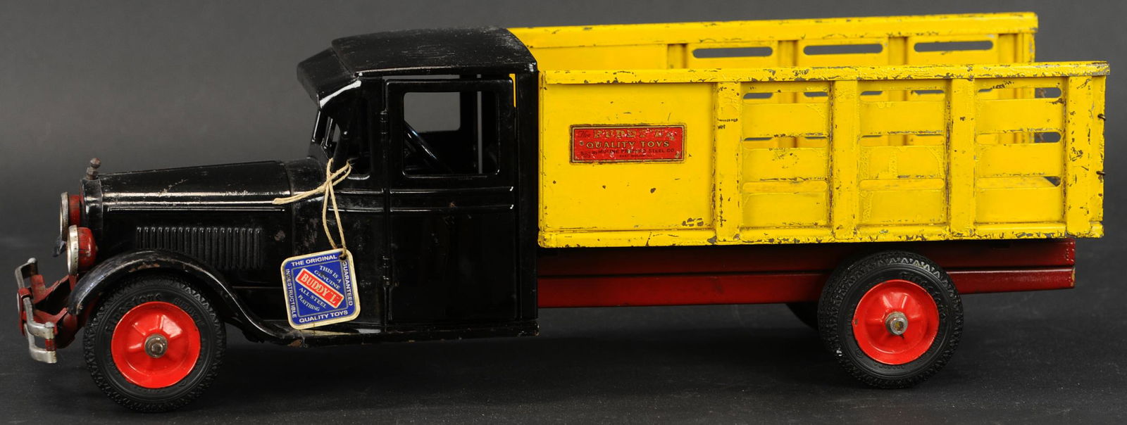 BUDDY L JUNIOR CITY DRAY TRUCK: 549. BUDDY L JUNIOR CITY DRAY TRUCK | Hard to find example from the Junior truck line. | 24" l. | Cab is slightly overcleaned, some black shoe polish on chips at fenders, overall in (Very Good to Exce