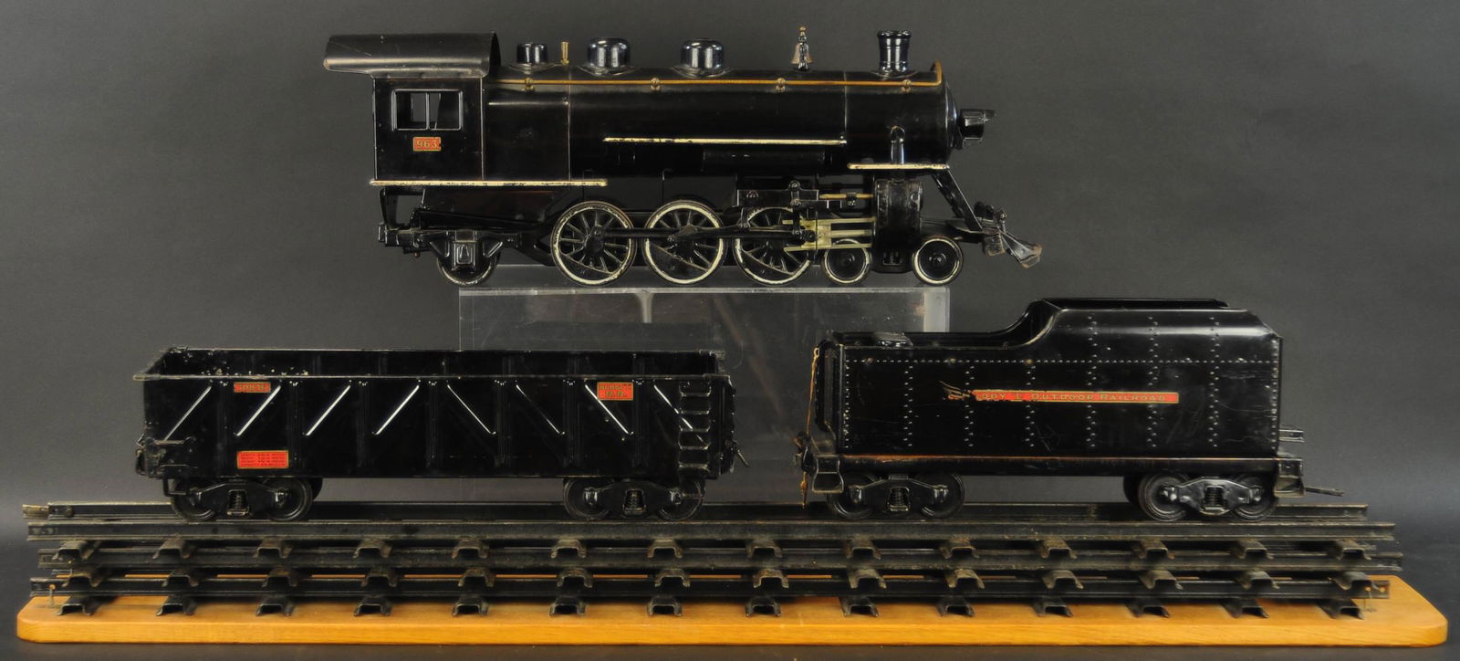 BUDDY L OUTDOOR RR TRAIN SET: 558. BUDDY L OUTDOOR RR TRAIN SET | Good opportunity for a locomotive and tender upgrade, all original paint though there is some denting to cow catcher on locomotive and the diecast couplers are brok