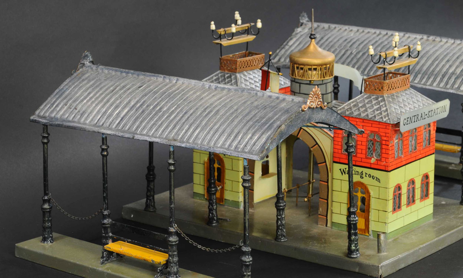 MARKLIN ONION DOME STATION DOUBLE CANOPY: 1306. MARKLIN ONION DOME STATION DOUBLE CANOPY | Gauge 1, hand painted, Marklin's classic "Onion Dome" station featuring two canopies, lovely colors, etched glass windows, and a central dome reminisce