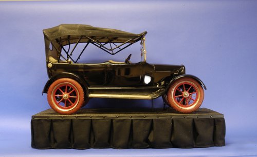 RARE SALESMAN SAMPLE PATENT MODEL: Very interesting circa 1920's touring car, used by salesman to demonstrate ease of raising and lowering canvas top. Electric powered, it was probably displayed at dealerships as well. These are exceed