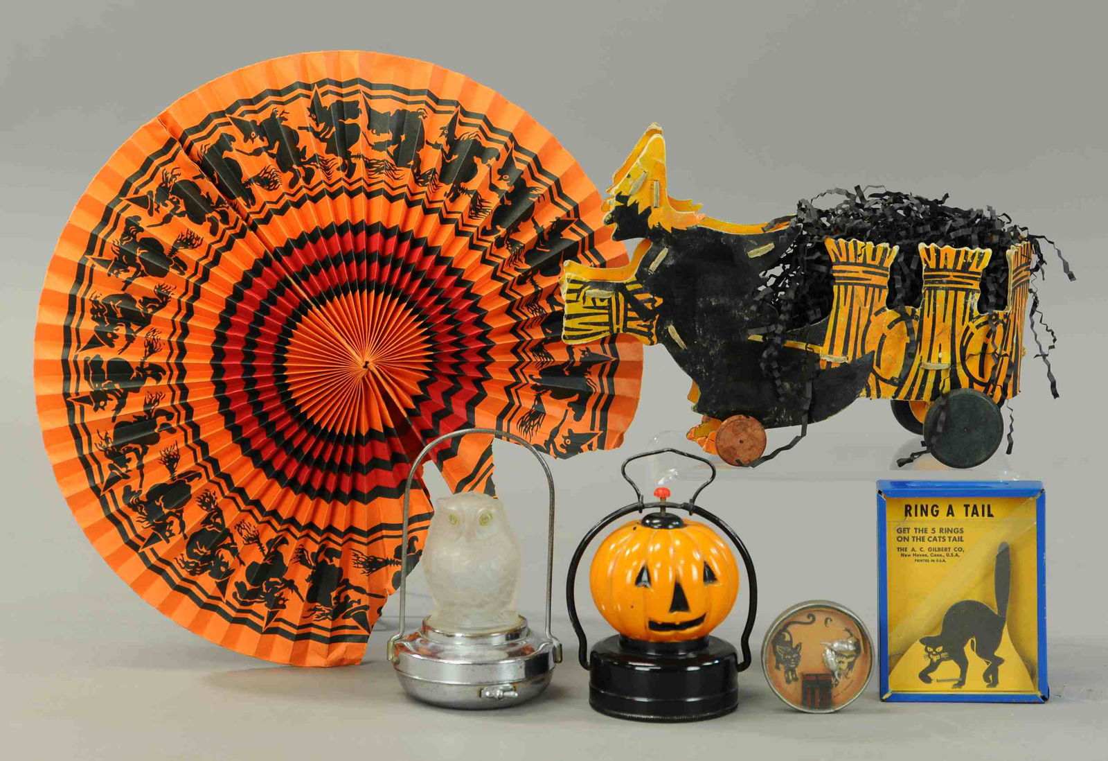 ASSORTMENT OF SIX HALLOWEEN ITEMS (1 of 2)
