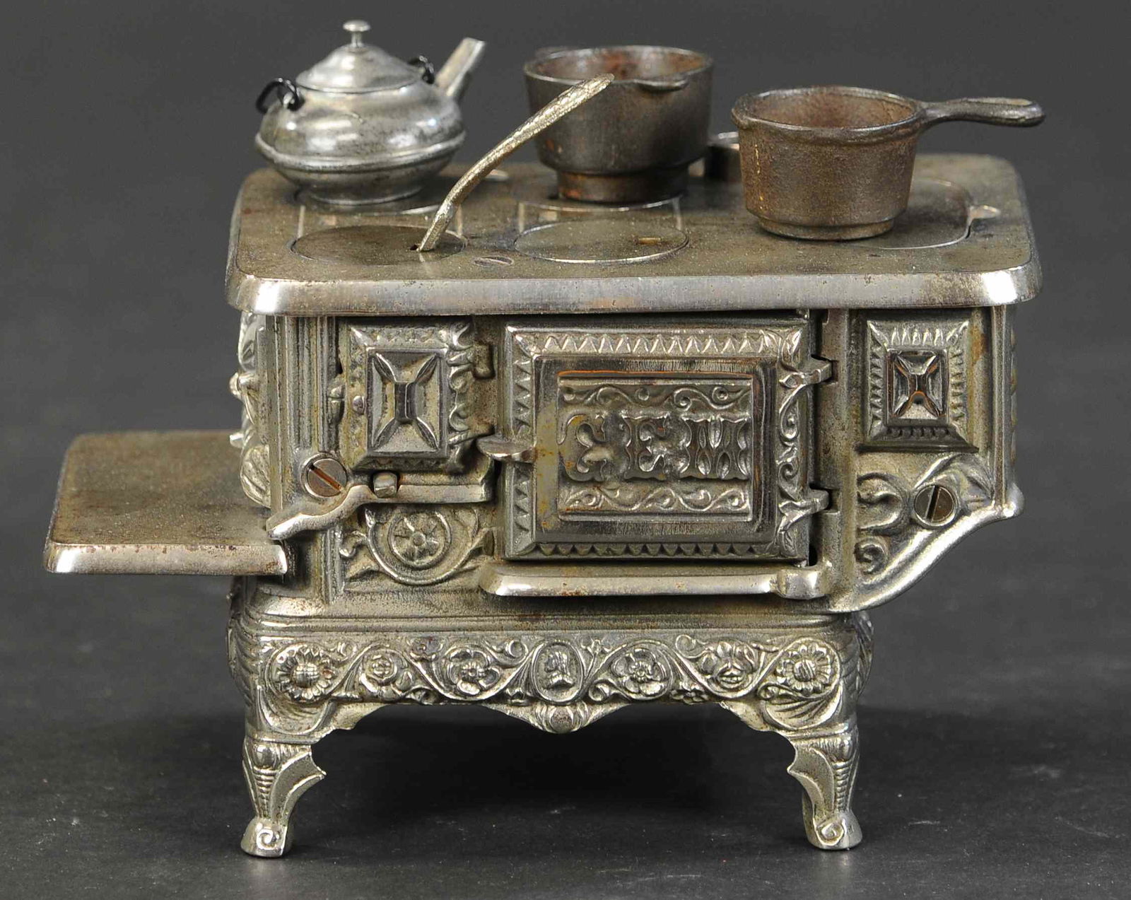 LITTLE GEM CHILD’S TOY STOVE (1 of 3)