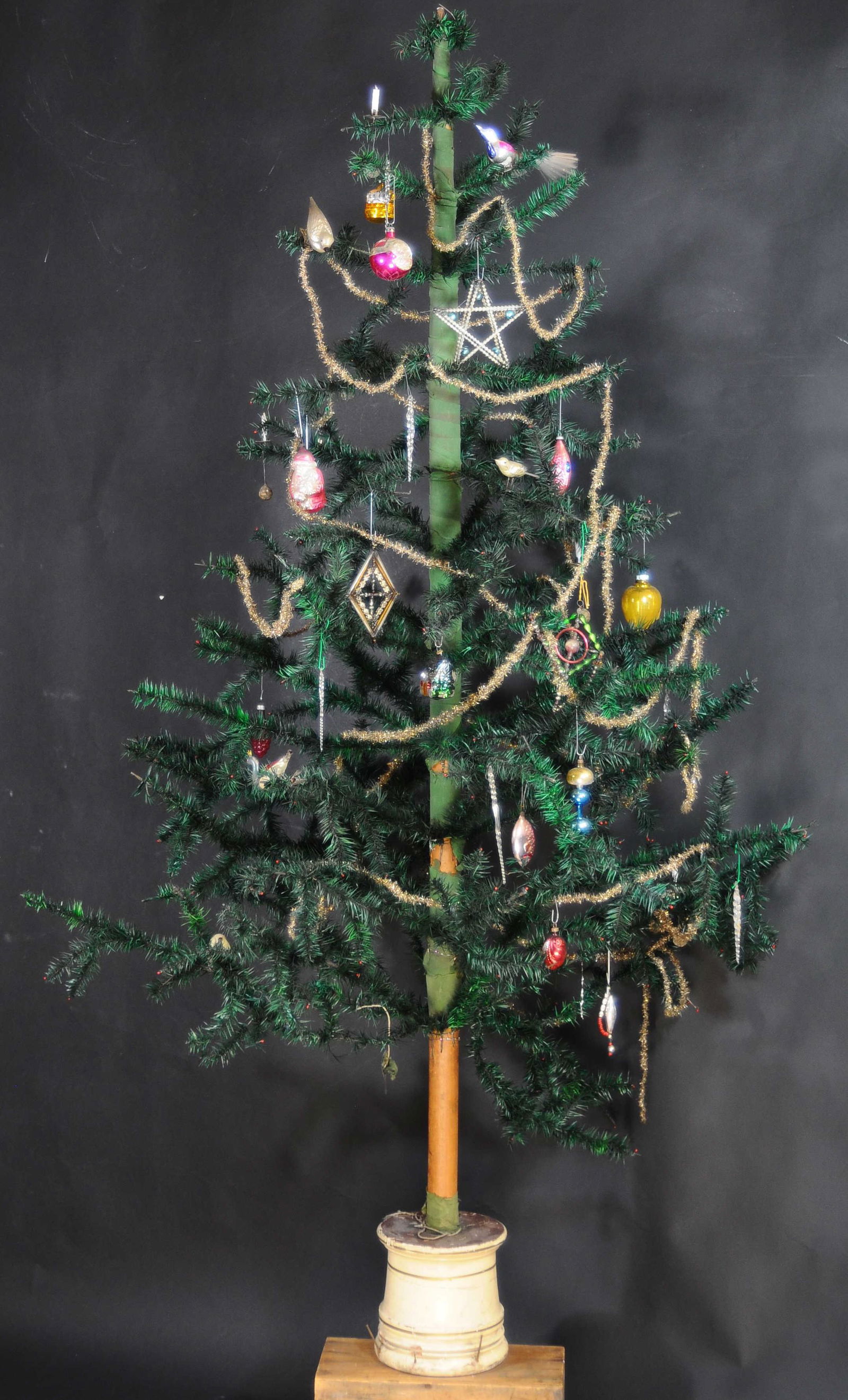 EXCEPTIONALLY LARGE DECORATED FEATHER TREE (1 of 1)