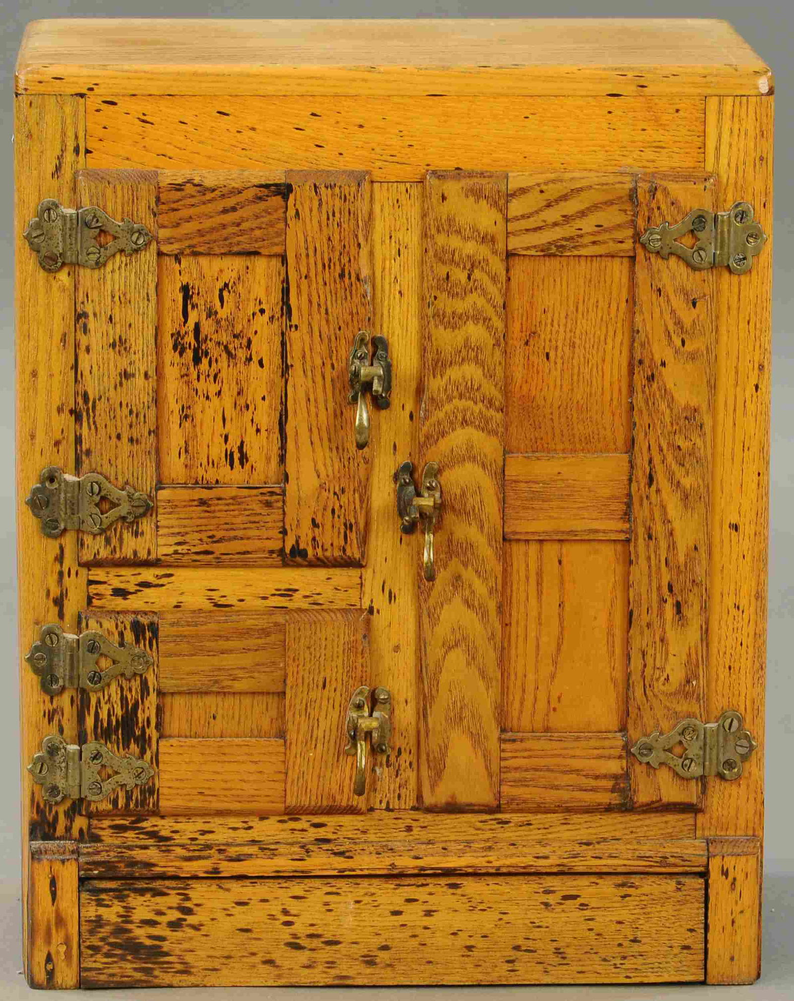 EARLY SALESMAN SAMPLE ICEBOX (1 of 4)