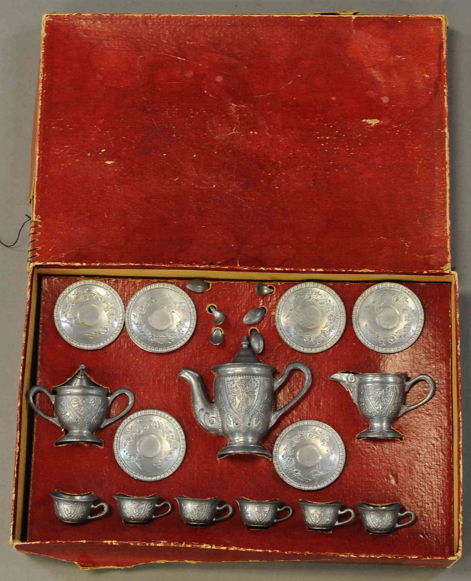 CHILDS BOXED BRITANNIA TEA SET (1 of 1)