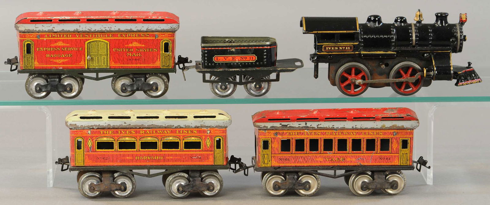 IVES RED LVE PASSENGER SET (1 of 4)