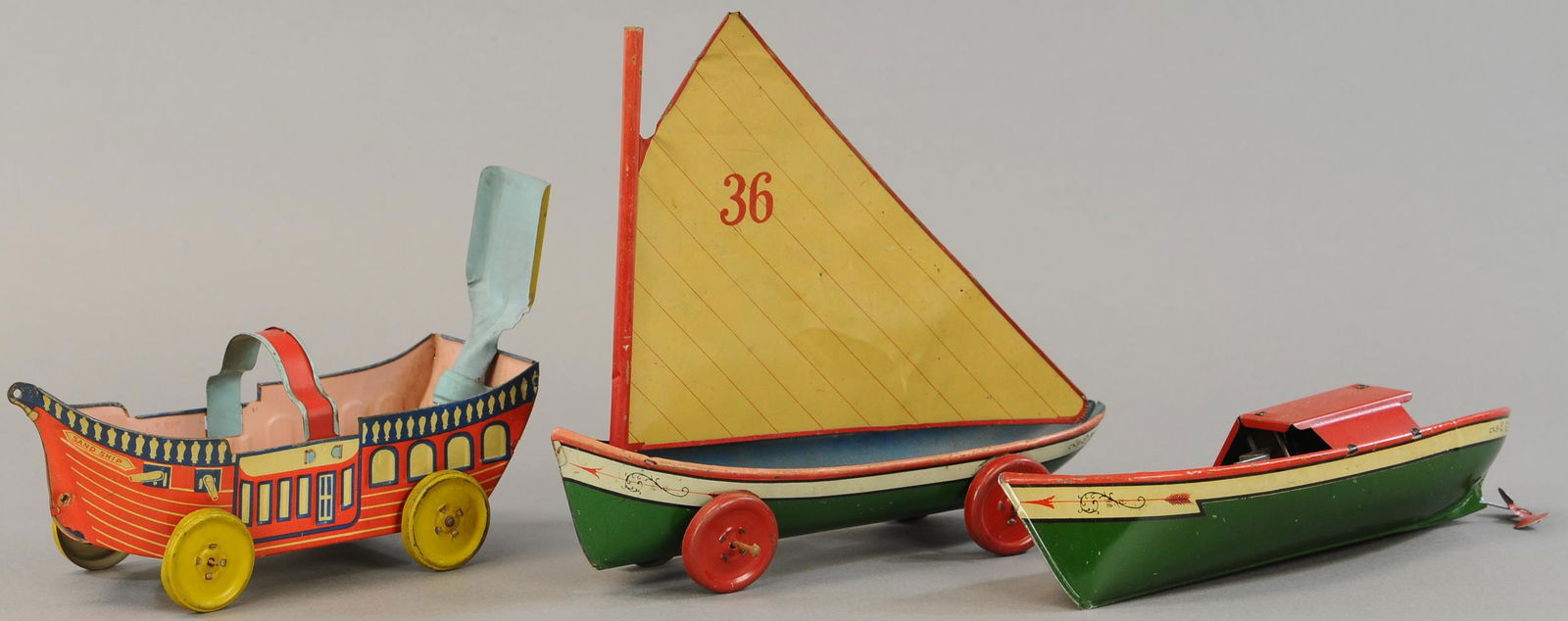 THREE CHEIN BOAT TOYS (1 of 3)