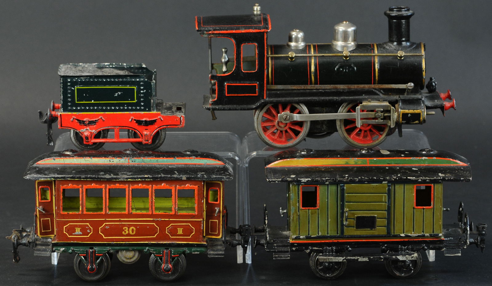 MARKLIN HAND PAINTED PASSENGER SET (1 of 4)