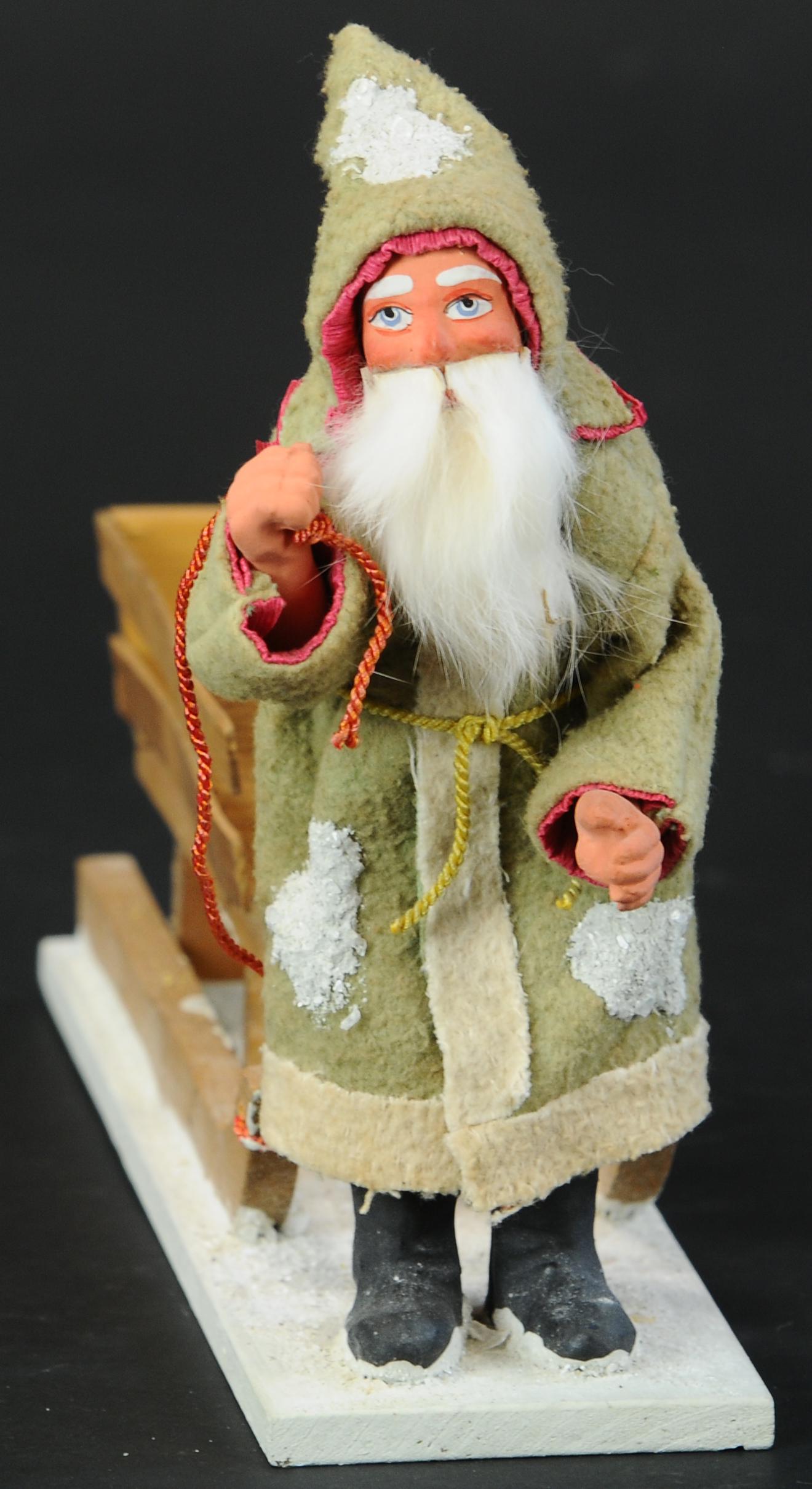 GREEN ROBE SANTA & SLEIGH (1 of 4)
