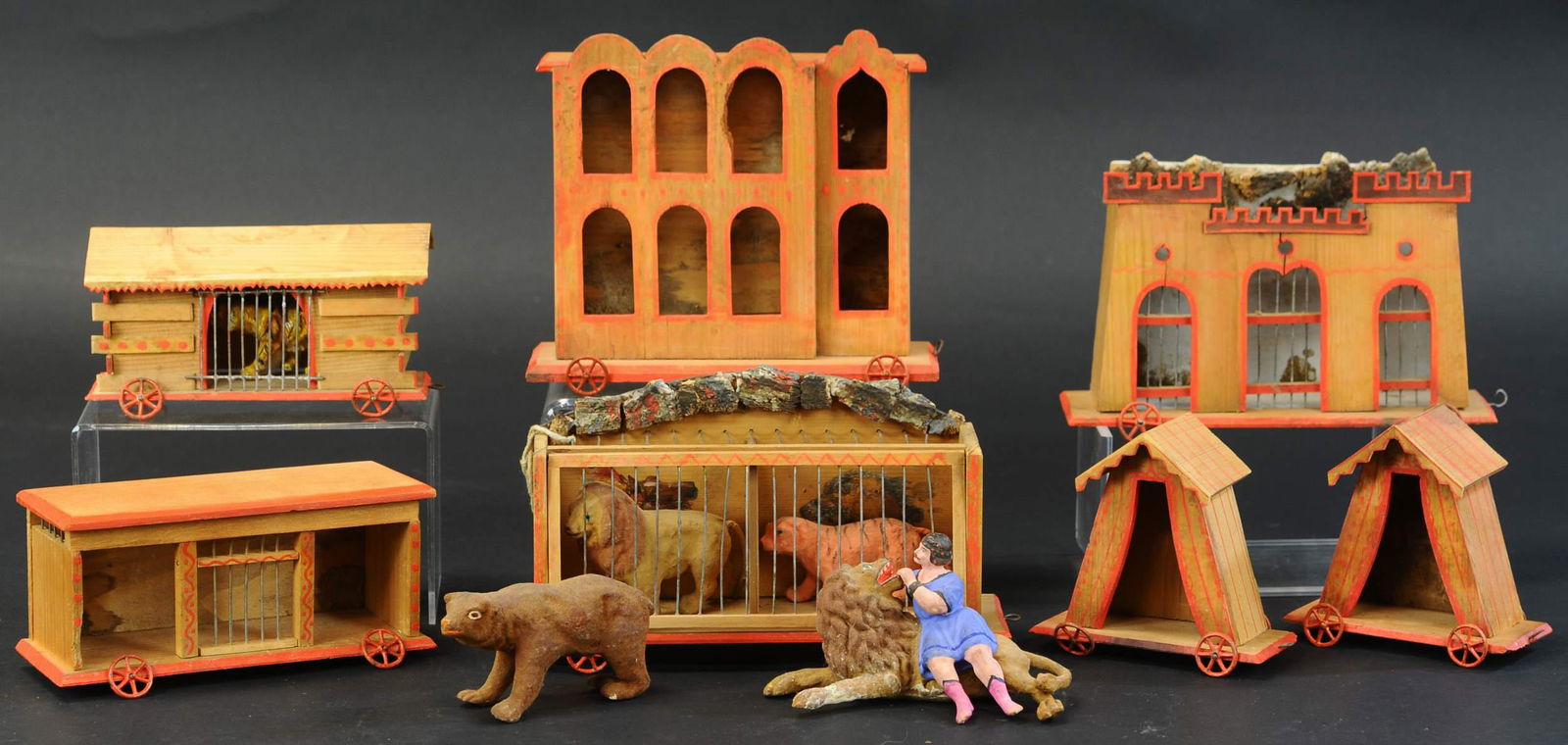 ERZGEBIRGE TRAVELING MENAGERIE (1 of 2)