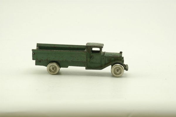 VINDEX PICK UP TRUCK: Very rare example, cast iron, painted in green overall, open bed w/movable lift gate, nickel disc wheels. 7 1/2" l.