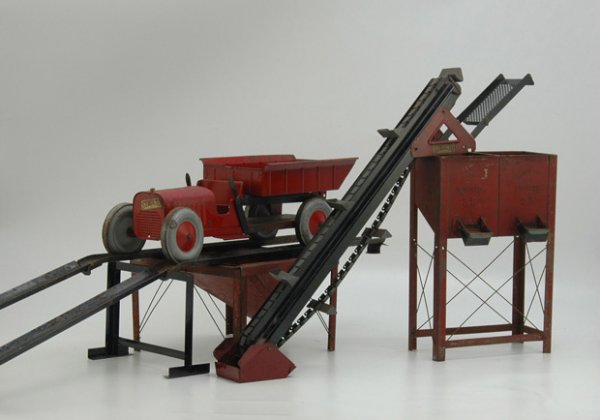 STRUCTO SAND PROCESSING SET: Pressed steel, impressive outdoor toy features large sand hopper, conveyor and ladder, together with dump truck able to be pulled on ramp for unloading, very scarce complete, originally billed as 72" 