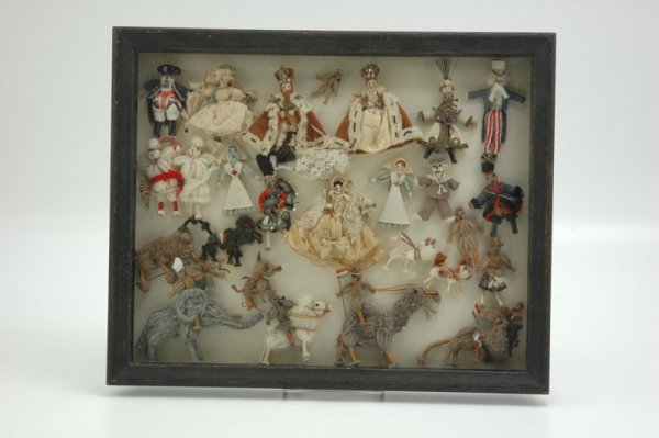 HAND MADE FIGURES DISPLAY