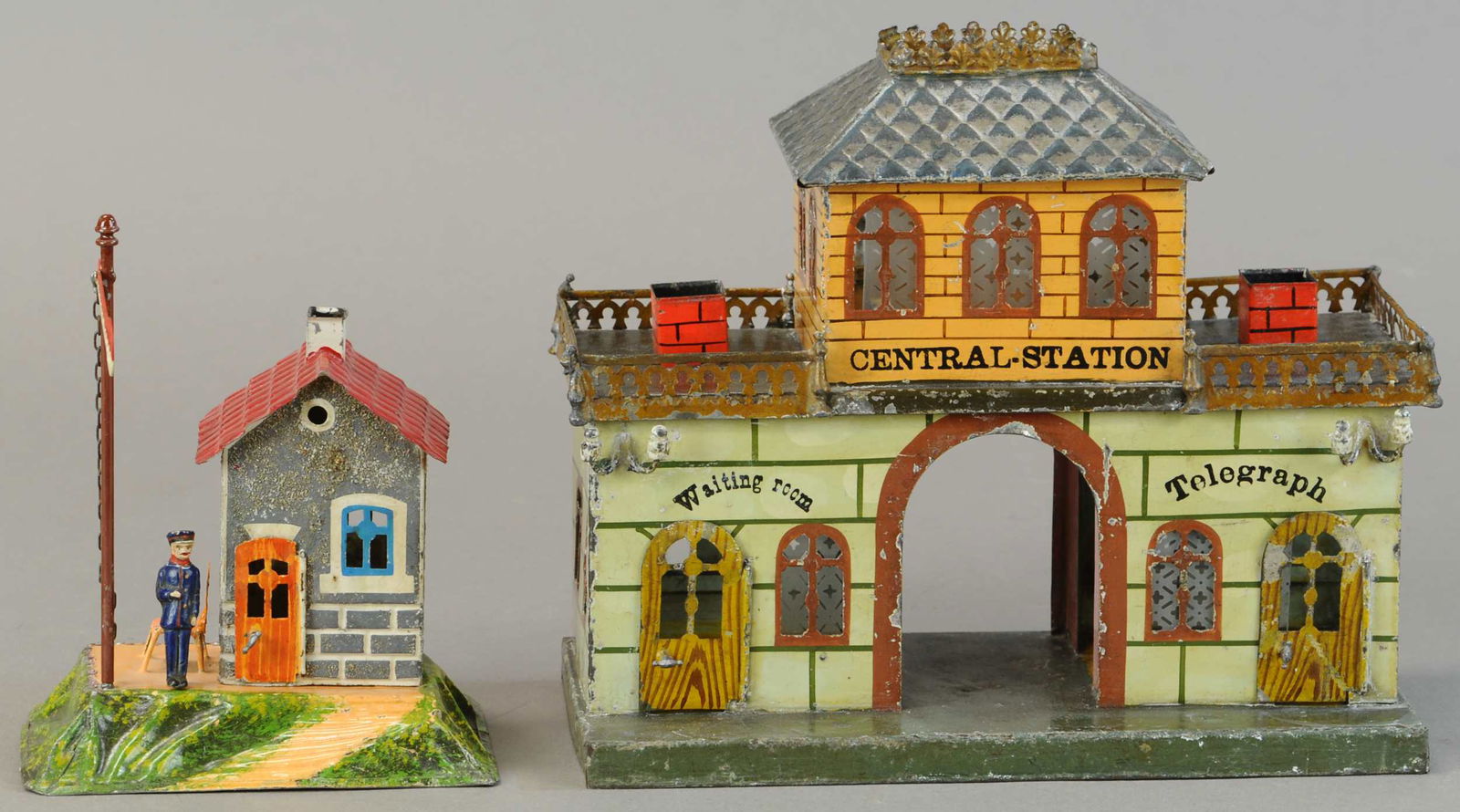 MARKLIN CENTRAL STATION & GUARD SHACK (1 of 4)