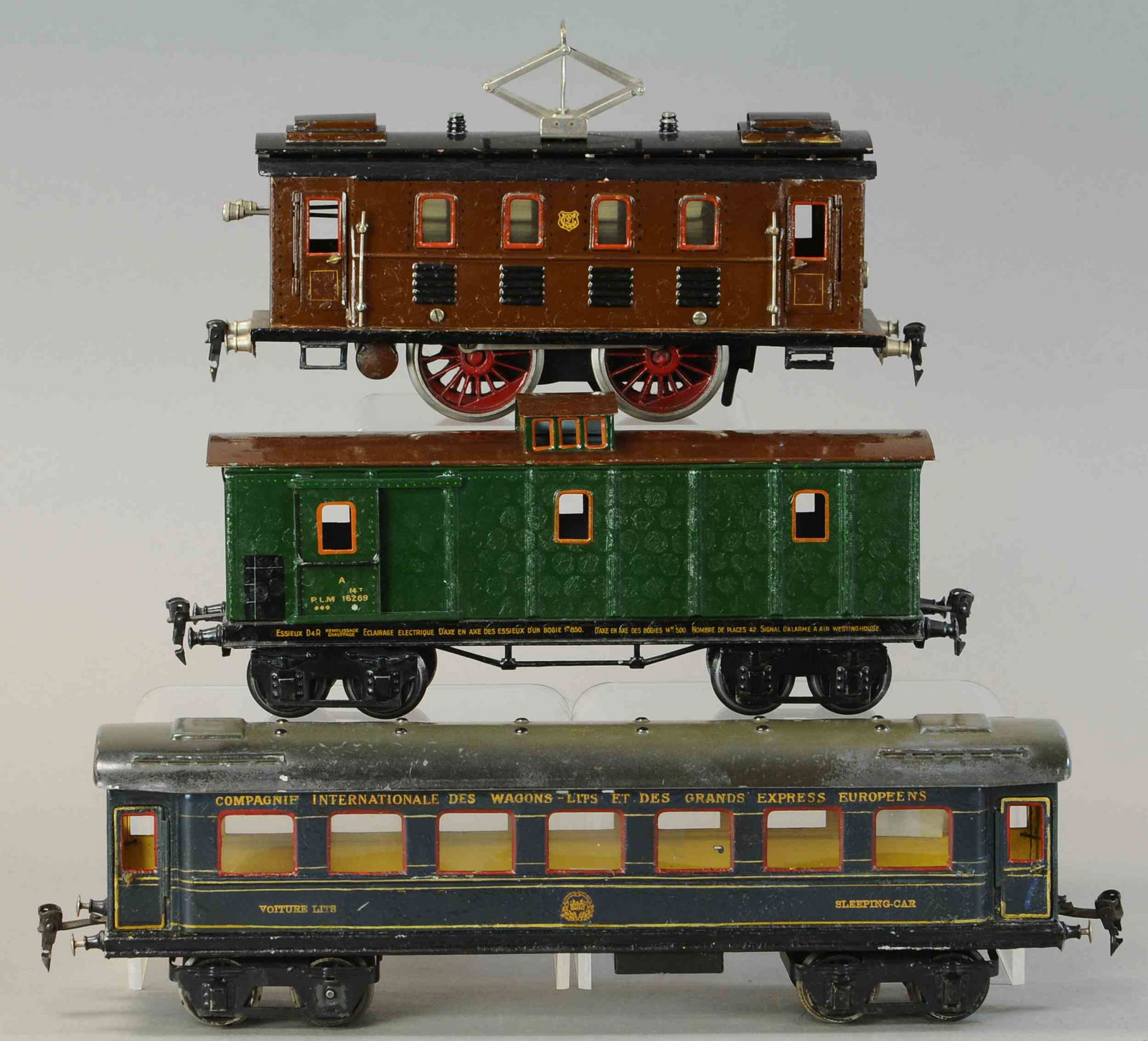 MARKLIN RS1031 LOCOMOTIVE AND CARS (1 of 4)