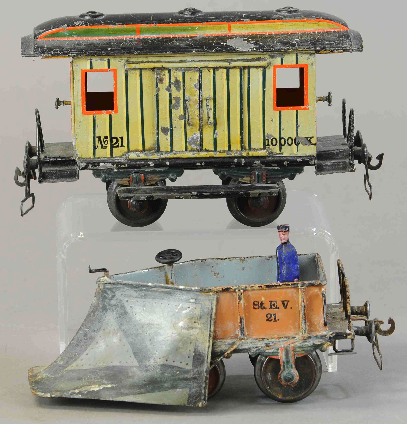 MARKLIN SNOW PLOW AND BAGGAGE CAR (1 of 4)