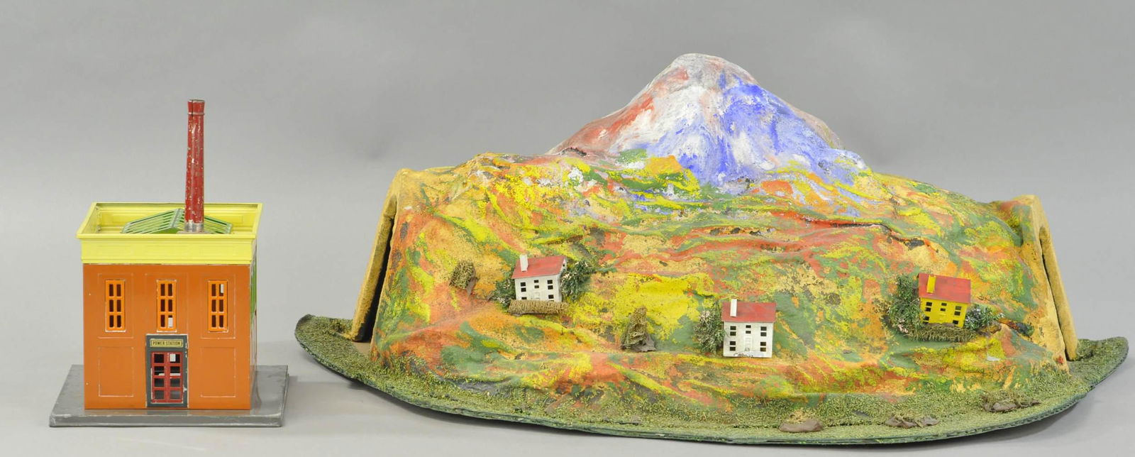 LIONEL #436 POWER STATION & #916 TUNNEL: 1087. LIONEL #436 POWER STATION & #916 TUNNEL | O gauge. | Tunnel 12" h. | Power station has wax residue, needs cleaning. | $300 - $600