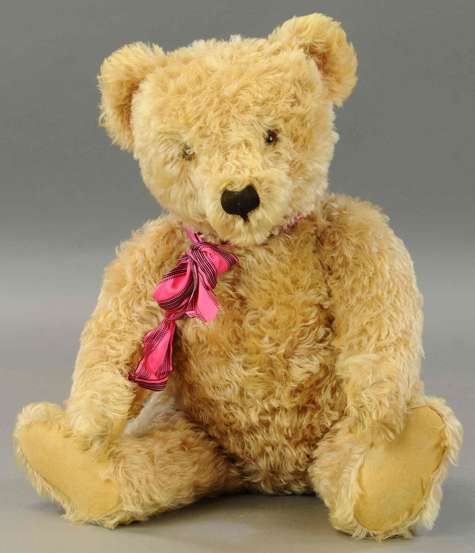 NICE 1950'S STEIFF TEDDY (1 of 3)