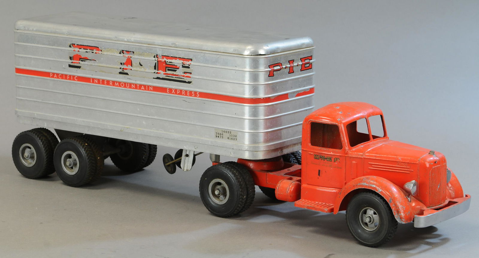 SMITH MILLER PIE DELIVERY TRUCK (1 of 3)